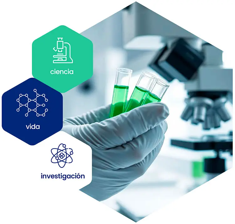 Primer plano de un microscopio en un laboratorio científico con manos trabajando con muestras biológicas de color verde.